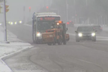 கனடாவில் பனிப்பொழிவினால் பதிவாகும் வாகன விபத்துக்கள் குறித்து எச்சரிக்கை