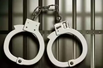 மூன்று பாடசாலைகளில் திருடிய மாணவர்கள் இருவர் கைது