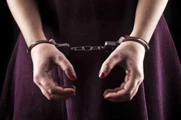 அம்மிக்கல் அடியில் போதை மாத்திரைகள்; பெண் கைது