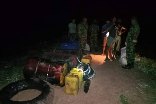 கிளிநொச்சியில் பாரிய கசிப்பு உற்பத்தி நிலையத்தை முற்றுகையிட்ட அதிரடிப்படையினர்! | Massive Chewing Gum Plant In Kilinochchi