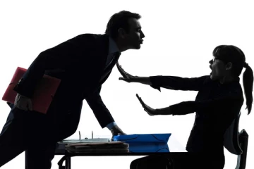 රජයේ රැකියාවක් ලබා දීමට කාන්තාවකගෙන් ලිංගික අල්ලස් ඉල්ලයි - දේශපාලනඥයෙකුත් සම්බන්ධ වෙයි