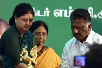 இணையும் ஓபிஎஸ் - சசிகலா? ஈபிஎஸ் என்ன செய்யப்போகிறார் - அடுத்த மூவ் என்ன!