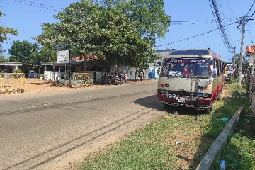 முல்லைத்தீவில் தாக்குதல்: யாழ்ப்பாணத்திலிருந்து வந்தவர்கள் உட்பட 13 பேர் கைது (Photo)