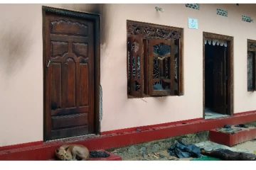 பளையில் வாள்வெட்டு குழு அட்டகாசம் (Photos)