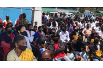 நீலகிரியில் மூடப்பட்டுள்ள சுற்றுலாத் தலங்களை உடனடியாக திறக்கக் கோரி தொழிலாளர்கள் ஆர்ப்பாட்டம்