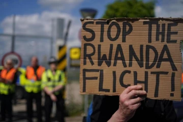 நிறைமாத கர்ப்பிணியை நாட்டைவிட்டு வெளியேற்ற துடிக்கும் பிரித்தானியா: வலுக்கும் எதிர்ப்பு