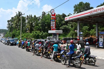 பெட்ரோல் - டீசல் தட்டுப்பாடு..! மீண்டும் உருப்பெறும் வரிசையுகம்