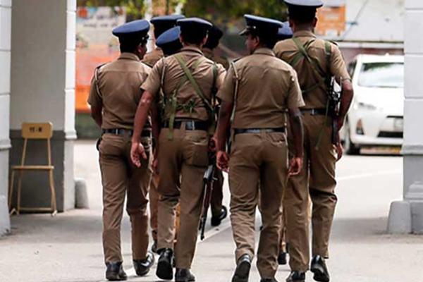 மாணவர்களின் புத்தகபையில் கிடந்த பொருட்களால் அதிர்ச்சி | Suspicious Inhalers Found In School Students Bags