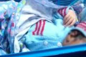 දුම්රිය වැසිකිළියේ දමා ගිය බිළිඳාගේ දෙමාපියන් විවාහ වෙලා..