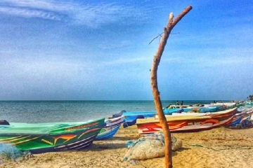 மர்மமான முறையில் கரை ஒதுங்கிய இலங்கை படகு!உளவுத்துறை தீவிர விசாரனை