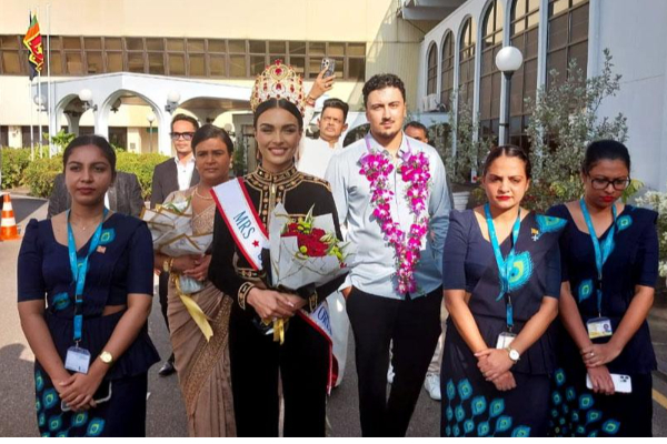 திருமதி உலக அழகிப் போட்டியில் வெற்றிபெற்ற இலங்கை அழகி நாடு திரும்பினார் | Sri Lankan Beauty Returns Home After Mrs World Win