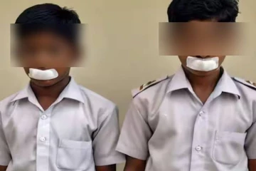 உங்க குழந்தையை இப்படி செய்வீங்களா? ஆசிரியர் கொடூர தண்டனை - பெற்றோர்கள் ஆவேசம்!