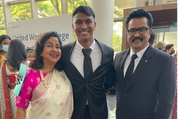 நடிகை ராதிகாவுக்கு இவ்வளவு பெரிய மகனா? சிங்கப்பூரில் அடையாளம் தெரியாமல் மாறியிருக்கும் ஷாக்கிங் புகைப்படம்