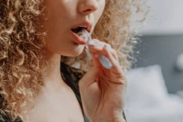 டூத் பிரஷை விழுங்கிய இளம் பெண்ணுக்கு நேர்ந்த நிலை!