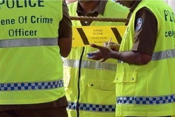 තෙල්දෙණියේ මෝටර් රථයක් තුළ කාන්තා මළ සිරුරක්