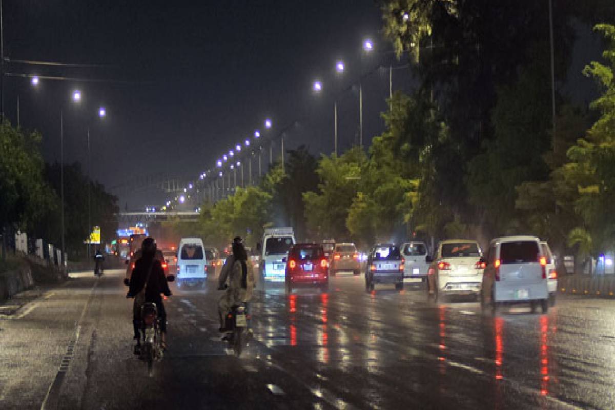 இன்றும் பல பகுதிகளில் மழைக்கு வாய்ப்பு! பொதுமக்களுக்கு விடுக்கப்பட்ட அறிவுறுத்தல் | Rain Likely In The Country Today இன்றும் பல பகுதிகளில் மழைக்கு வாய்ப்பு! பொதுமக்களுக்கு விடுக்கப்பட்ட அறிவுறுத்தல் | Rain Likely In The Country Today