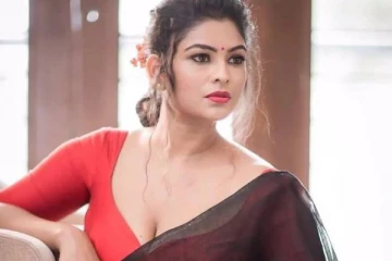 டாப் ஆங்கிளில் அப்படியொரு போஸ்!! விஜே மகேஷ்வரி வெளியிட்ட செல்ஃபி புகைப்படம்..