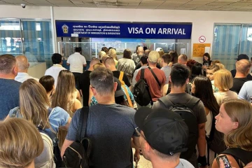 சுற்றுலா விசாவில் வந்த வெளிநாட்டுப் பெண் கல்முனையில் கைது