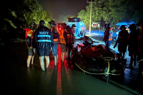 யாழில் இருந்து சென்று வெள்ளத்தில் சிக்கிய பேருந்து; 67 பேர் மீட்பு | Bus From Jaffna Caught In Flood 67 People Rescued