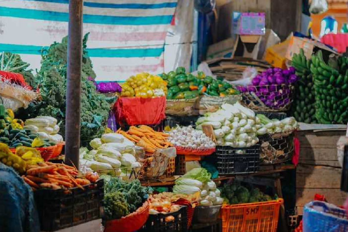 அத்தியாவசியப் பொருட்களுக்கு அதிக வரி - சிகரெட்டுக்கு வரிச்சலுகை | Higher Taxes On Essential Goods