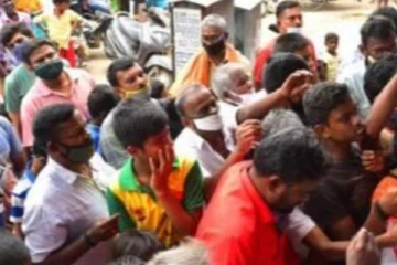 5 பைசாபிரியாணி..  காற்றில் பறந்த  சமூக இடைவெளி ..முண்டியடித்த மக்கள்.. விரட்டிய போலீஸ்!