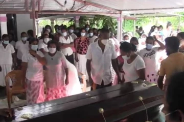 ගෑස් සිලින්ඩරෙන් දිවි අහිමි වූ අයේශාගේ සංවේදී නික්ම යෑම..සංවේදී ඡායාරූප සහිතයි..(PHOTOS)