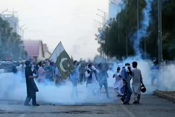 இலங்கையை போன்று பற்றி எரியும் பாகிஸ்தான்! (Video)