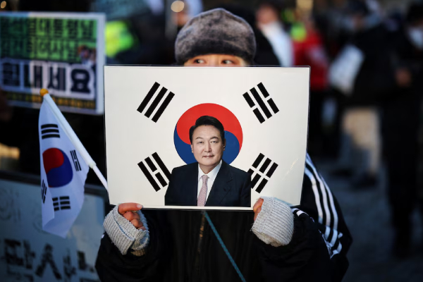 சர்வதேசத்தை திரும்பி பார்க்க வைத்த தென் கொரிய நீதிமன்றின் தீர்ப்பு! | Yoon Suk Yeol Sentenced To Life Jail