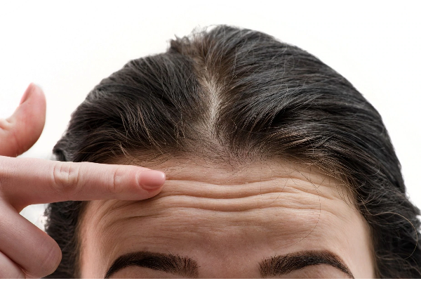 உங்க நெற்றியில் இந்த சனி கோடுகள் இருக்கா? நீண்ட ஆயுளோடு ராஜயோகத்துடன் வாழ்வார்களாம்! | What Does The Forehead Lines Says About U Future