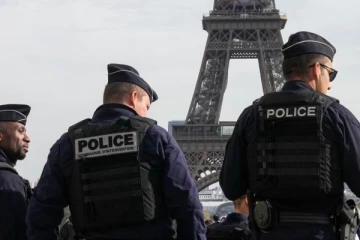 பிரான்ஸில் மனைவியை கொலை செய்து விட்டு தந்தையிடம் சிகரெட் கேட்ட மகன் ; சம்பவத்தால் அதிர்ச்சி!