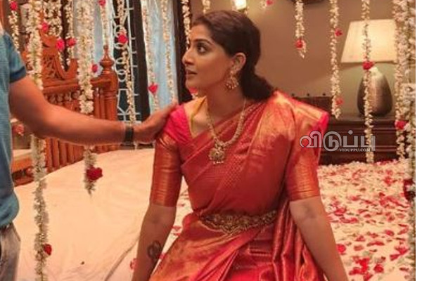 வாரிசு நடிகைகளால் காற்றில் பறந்த அப்பாக்களின் மானம்!! அம்மாவை சுத்தமாக கண்டுக்கொள்ளாத கமல் மகள் | His Fathers Honor Was Blown Away By The Actresses