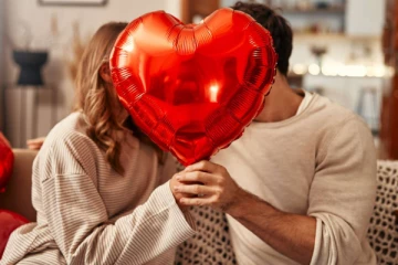 8 இலட்சம் ரூபாவைச் செலவு செய்து ஆடம்பரமாகக் காதலர் தின கொண்டாடியவர் கைது