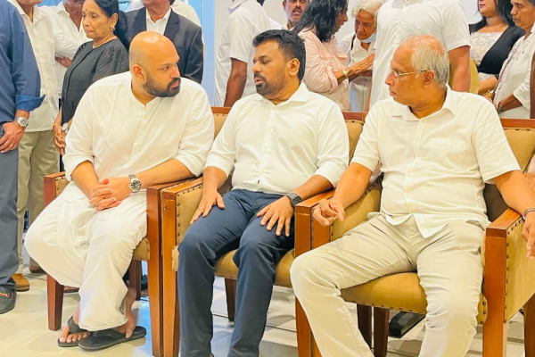 எம்.பி சாணக்கியனின் தந்தைக்கு இறுதி அஞ்சலி செலுத்திய ஜனாதிபதி | President Pays Last Respects To Mp S Father எம்.பி சாணக்கியனின் தந்தைக்கு இறுதி அஞ்சலி செலுத்திய ஜனாதிபதி | President Pays Last Respects To Mp S Father