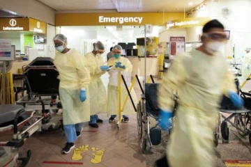 சிங்கப்பூரில் இப்படி ஒரு நிலையா? செவிலியர் வேலைக்கு பரிசு அறிவித்த தனியார் மருத்துவமனை