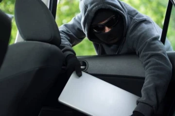 யாழ்.மருத்துவ பீட மாணவனின் மடிகணனியை களவாடிய திருடர்கள்!