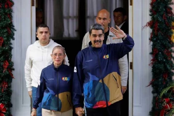 வெனிசுலா ஜனாதிபதி மற்றும் மனைவியை சிறைபிடித்தது அமெரிக்க இராணுவம்