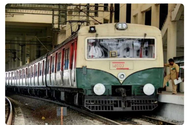 மின்சார ரயில்களில் பயணிக்க போறீங்களா? - அப்படின்னா..இனிமே 2 டோஸ் தடுப்பூசி செலுத்திய சான்றிதழ் கட்டாயம் - தமிழ்நாடு