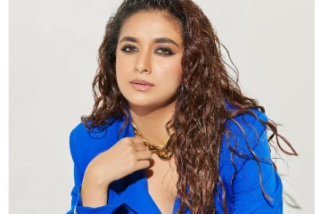 கீர்த்தி சுரேஷின் வேற லெவல் லுக்.. விருது விழாவுக்கு எப்படி சென்றிருக்கிறார் பாருங்க