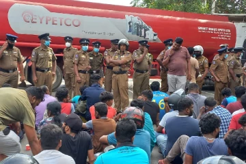 ஏ9 வீதியை மறித்து வவுனியாவில் மக்கள் ஆர்ப்பாட்டம்: இராணுவம் குவிப்பு(Video)