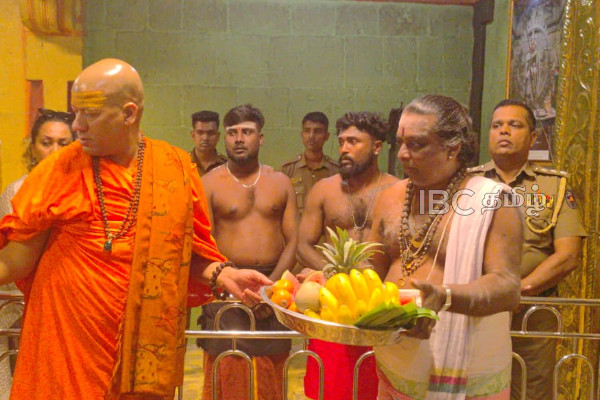 அயோத்தி சிவ ஆலய தலைமைப் பூசாரி யாழ் வருகை | Ayodhya Temple Chief Priest Delegation Arrives Sl அயோத்தி சிவ ஆலய தலைமைப் பூசாரி யாழ் வருகை | Ayodhya Temple Chief Priest Delegation Arrives Sl