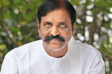 என் குரல் அந்த மாதிரி இருக்குன்னு..தனியா வரச்சொன்னார் - வைரமுத்து மீது பாடகி குற்றசாட்டு!