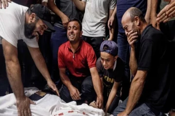 ரத்தகாடாக மாறும் புனிதபூமி; சிதறிய உடல்கள், தொடரும் போர் - 1,100ஐ கடந்த பலி!