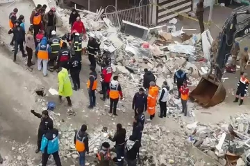 துருக்கியில் 248 மணித்தியாலத்திற்கு பிறகு உயிருடன் மீட்கப்பட்ட 17 வயது சிறுமி