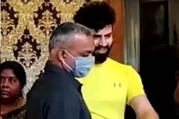 கதறி அழுத பிக் பாஸ் வருண்! வீட்டில் நிகழ்ந்த துயரச் சம்பவத்தால் முழு குடும்பமும் சோகத்தில் | Producer Isari Ganesh Mother Pushpa Bigg Boss