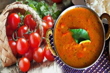 நாவை கட்டிப் போடும் தக்காளி குழம்பு: ஈஸியான சண்டே ரெசிபி!