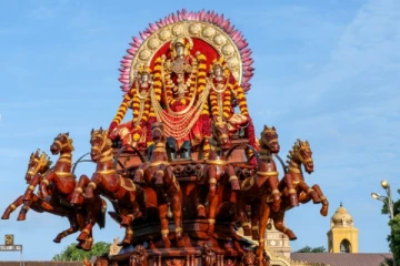 ஏழு குதிரைகள் பூட்டிய ரதத்தில் சூர்யோற்சவம் ; பக்தர்களுக்கு காட்சி தந்த நல்லூர் கந்தன்