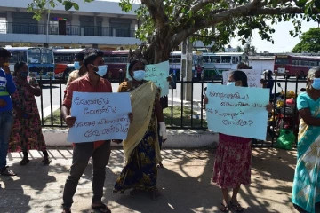 மன்னாரில் வலிந்து காணாமல் ஆக்கப்பட்டோர் சங்கத்தினர் கவனயீர்ப்பு போராட்டம் முன்னெடுப்பு