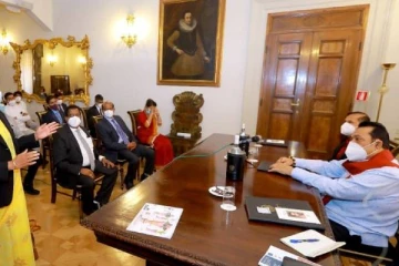 இத்தாலி வாழ் இலங்கையர்களை சந்தித்தார் பிரதமர் மஹிந்த!