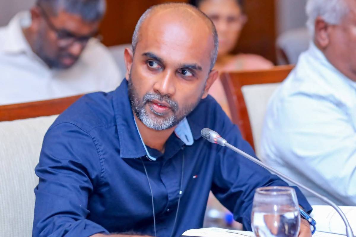 போலியான பேயைக் காட்டிப் பீதியைத் கிளப்பும் எதிர்க்கட்சிகள்! பிரதி அமைச்சர் பிரசன்ன குணசேன பதிலடி | Criticisms Against The Government போலியான பேயைக் காட்டிப் பீதியைத் கிளப்பும் எதிர்க்கட்சிகள்! பிரதி அமைச்சர் பிரசன்ன குணசேன பதிலடி | Criticisms Against The Government