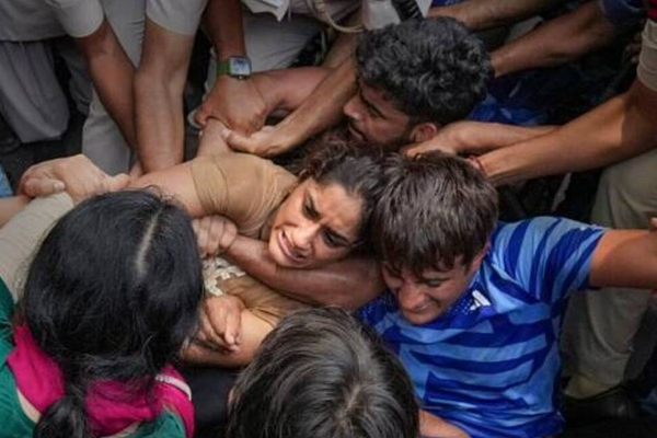 Wrestlers throwing medals in the Ganga Wrestlers throwing medals in the Ganga
